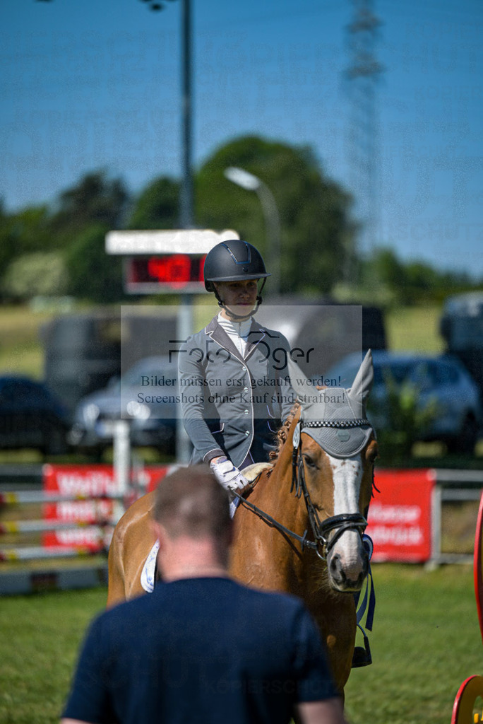 Reitturnier Voxtrup | Entdecke hochwertige Reitturnierfotos von Foto Oger. Professionell, emotional und authentisch – jetzt Lieblingsmomente im Shop bestellen.Deutschlandweite Turnierfotografie. - Realisiert mit Pictrs.com