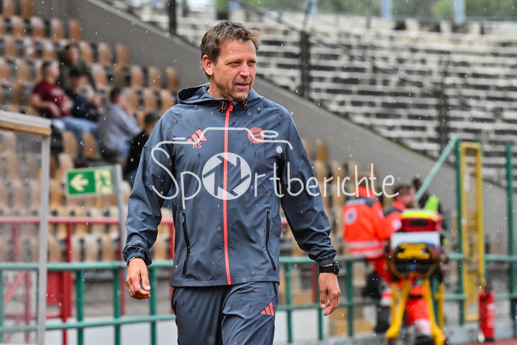 FC Augsburg II - FC Bayern Amateure | im Bild Holger SEITZ Cheftrainer FC Bayern München II / Einzelfoto / Freisteller  / Regionalliga Bayern: FC Augsburg II - FC Bayern Muenchen II, Rosenaustadion am 25.07.2025