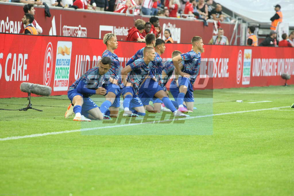 Fortuna Düsseldorf - Hertha BSC | Warmup Hertha BSC - © Sportfoto-Sale (MK) - Realisiert mit Pictrs.com
