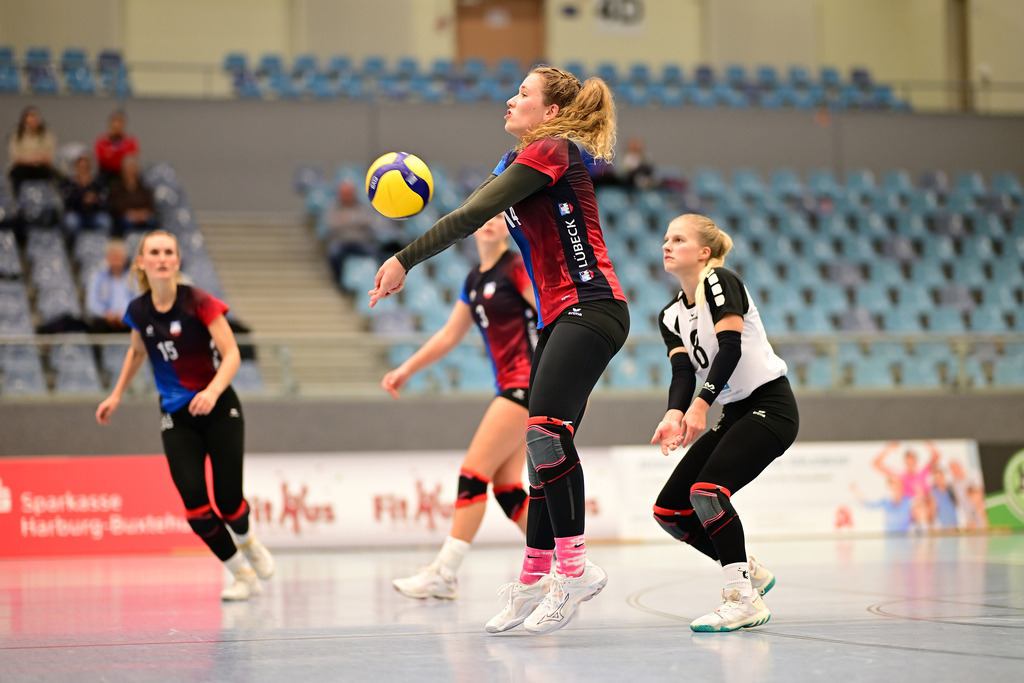 Volleyball I Frauen I Saison 2024-2025 I Regionalliga Nord I VT Hamburg - VSG Lübeck | Der Sportfotograf. - Realisiert mit Pictrs.com