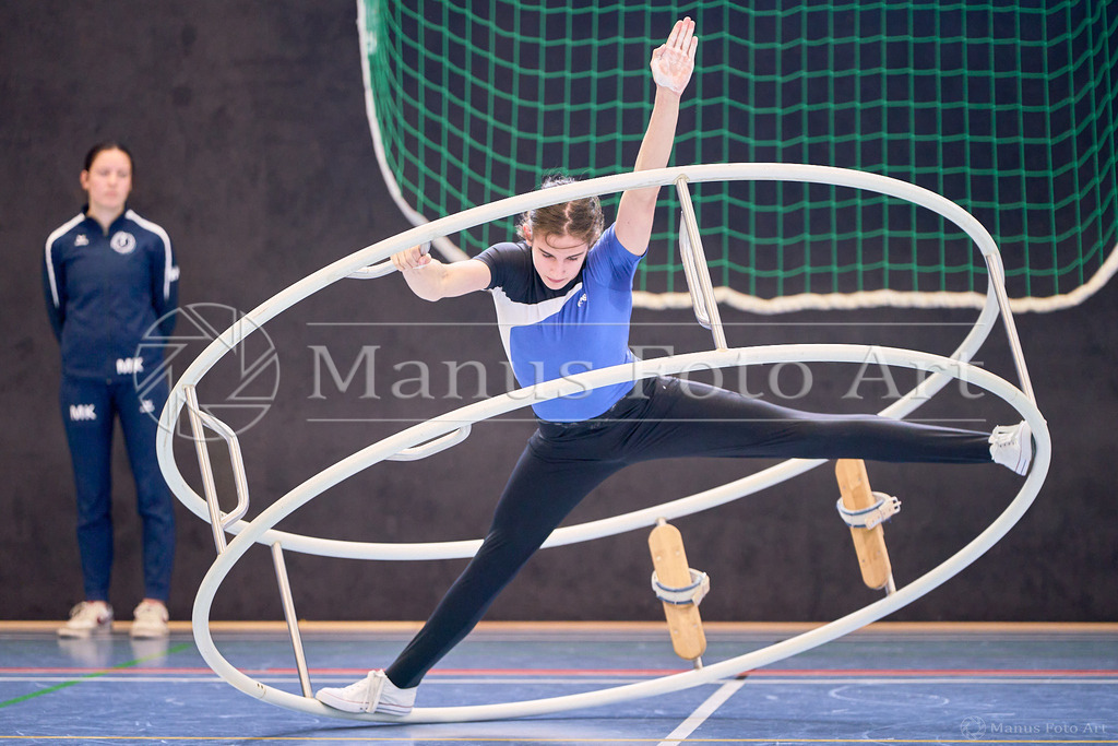 C-DSC02737 | Professionelle Sportfotografie in Hamburg, Schleswig-Holstein und Niedersachsen – spezialisiert auf Rhönrad, Geräteturnen, Leistungsturnen und rhythmische Sportgymnastik. Bundesweite Begleitung von Rhönrad-Events. Jetzt Sport-Fotos - Realisiert mit Pictrs.com