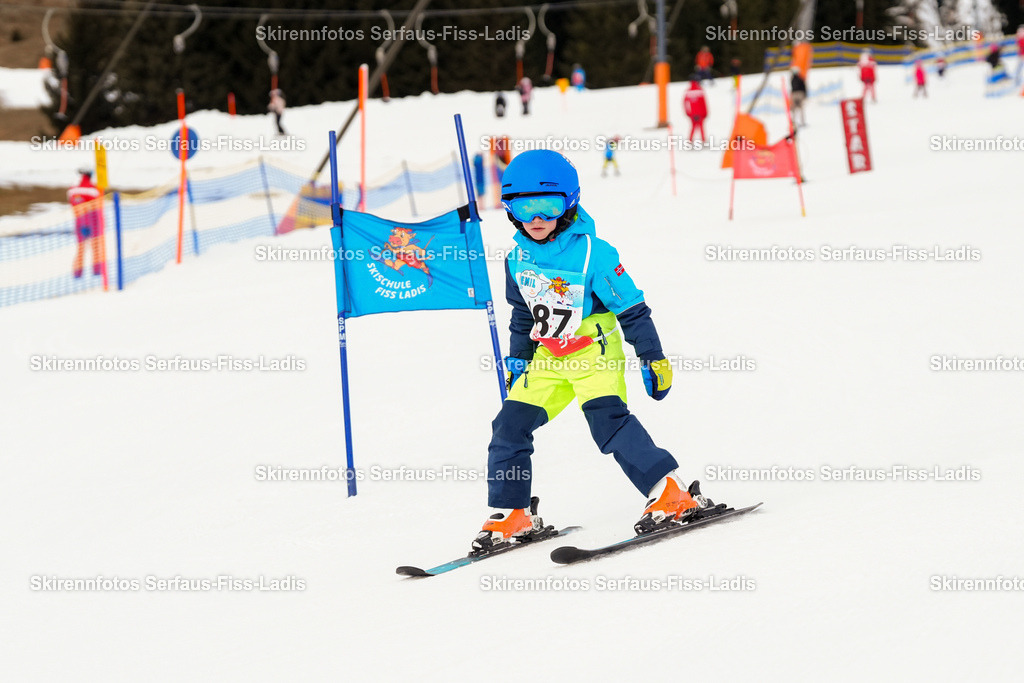 SRF_02.01.2026_0221 | Skirennfotos,Serfaus,Fiss,Ladis,Kinderskirennen,Winter,Tirol,Oberland,skirace,SFL,feelfree,weil wir's genießen,ski,Ski,skifahren,Sonnenplateau, - Realisiert mit Pictrs.com