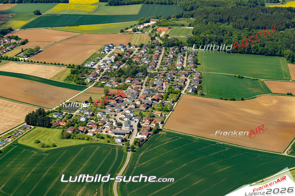 Schrägluftbild  Biberg  Kipfenberg - Das Luftbild wurde 2025 vom UL-Flugzeug heraus erstellt ( keine Drohne ) - Hochauflösende Luftaufnahme -Nicht vergleichbar mit Google Maps oder Satelittenbilder- Die Geschenkidee !Mit Lizenz und Bildrechte bestellbar
