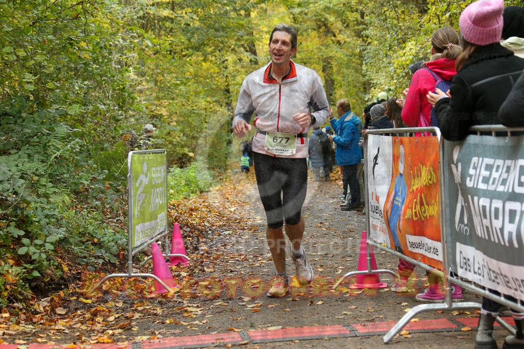 251026_1229_EX1_0516 | Sportfotografie im Rhein-Sieg Kreis, Köln, Bonn, NRW, Rheinland Pfalz, Hessen, etc. Unser Tätigkeitsfeld umfasst den Laufsport vom Volkslauf über den Marathon, Duathlon, Triathon bis zum Ultralauf wie Kölnpfad Ultra oder Schindertrail.