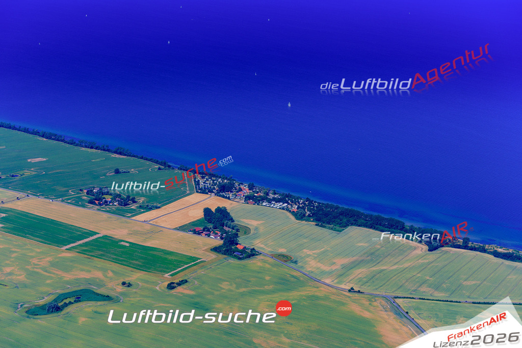 Die Luftbildaufnahme Camping - Rerik wurde 2018 mittels Flugzeug (keine Drohne) erstellt. Perfekte Schärfe und Druck- Auflösung- Garantiert!