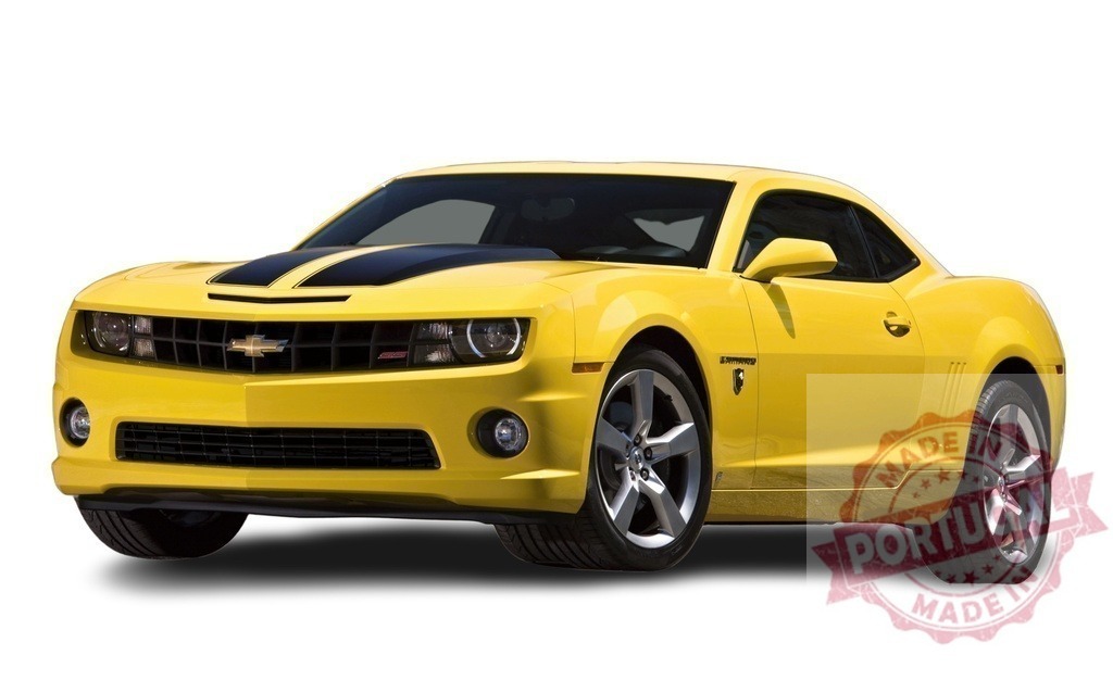 Chevrolet Camaro sports car posing in studio setting | Powerful yellow Chevrolet Camaro posing in a studio setting, showcasing its sporty design and iconic presence - Realisiert mit Pictrs.com