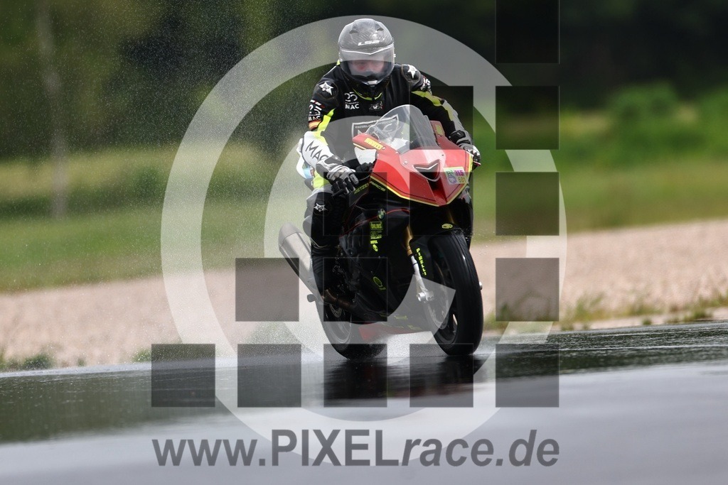 0601-20240531_00466 | Schöne Erinnerungen an spannende Momente - das festzuhalten ist unser Job. PIXELrace.de ist seit 2003 auf den Rennstrecken Europas unterwegs um die Action draußen beim Fahren und die wunderbare Stimmung imm Fahrerlager für euch einzufangen.