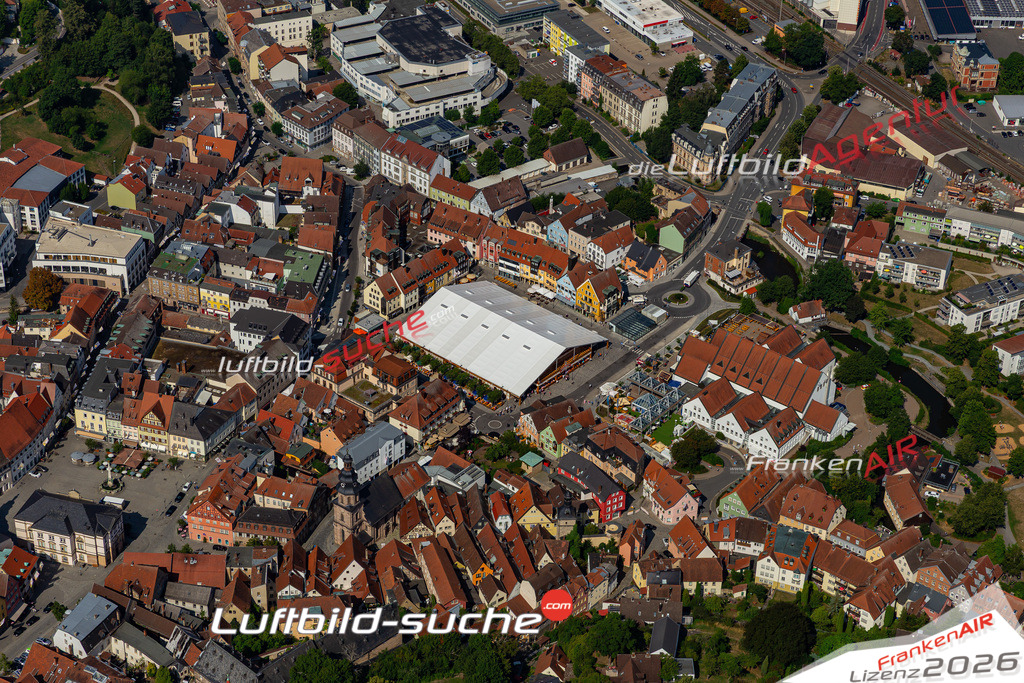 Die Luftbildaufnahme Bierfest-2019 - Kulmbach wurde 2019 mittels Flugzeug (keine Drohne) erstellt. Perfekte Schärfe und Druck- Ergebnisse- Garantiert!