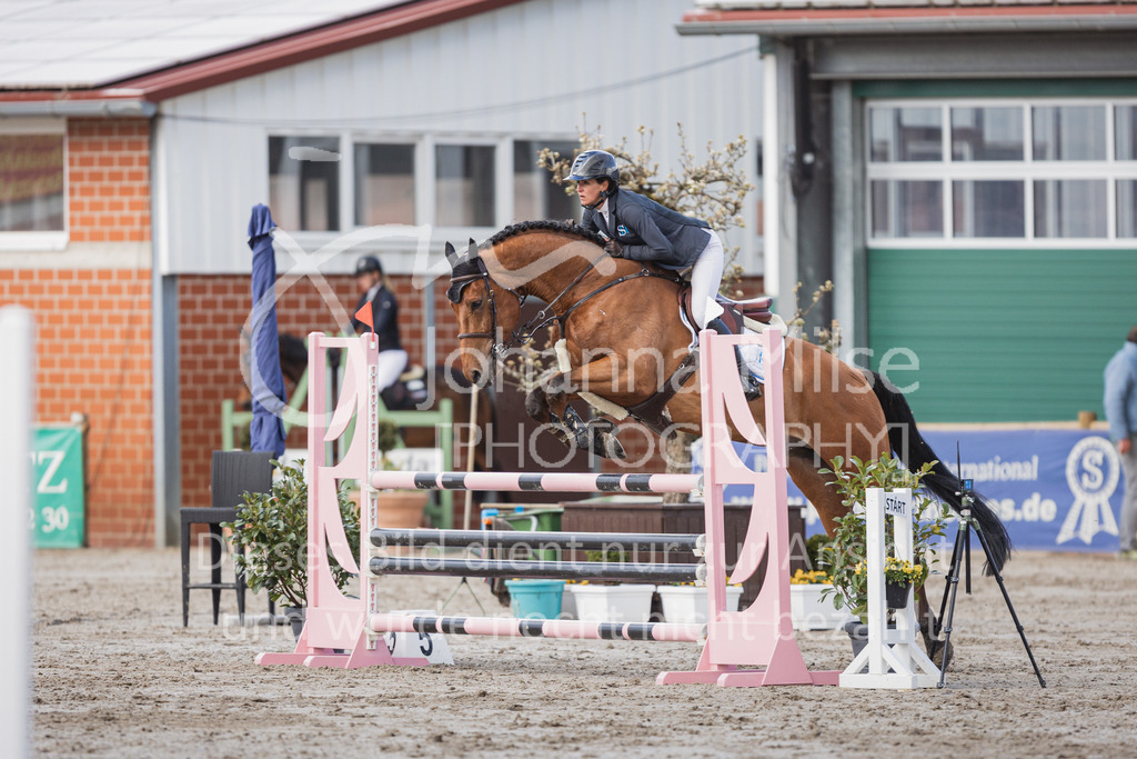 230411_Mühlen_03SprPf-L-323 | Deine schönsten Turniermomente als professionelle Fotos! Entdecke hochwertige Pferdesport-Fotografie im Online-Shop. Jetzt Fotos finden & bestellen!