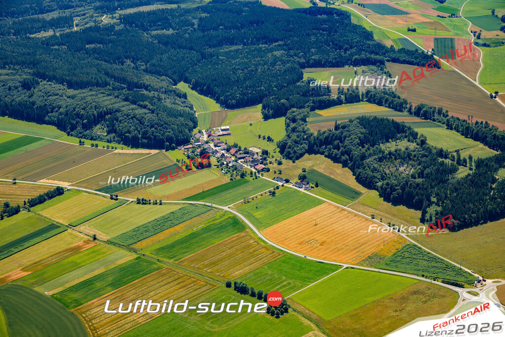 Das Luftbild zeigt : Denkingen Pfullendorf - Die Luftaufnahme wurde 2024 vom UL-Flugzeug aus erstellt ( keine Drohne ) - Hochauflösende Luftaufnahme - Für grossformatige Ausdrucke geeignet. Die Geschenkidee !Mit Lizenz und Bildrechte bestellbar