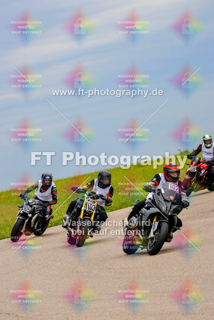 MotoTeam-2240 | Hier findet Ihr Bilder von Touristenfahrten auf der Nürburgring Nordschleife oder von anderen Veranstaltungen die ich besucht habe. Viel Spass beim Durch Schauen 