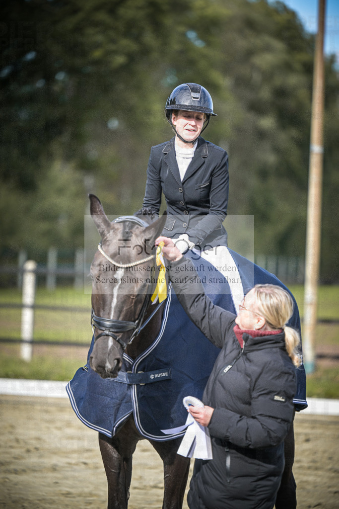 DOS_0008 | Entdecke hochwertige Reitturnierfotos von Foto Oger. Professionell, emotional und authentisch – jetzt Lieblingsmomente im Shop bestellen.Deutschlandweite Turnierfotografie. - Realisiert mit Pictrs.com