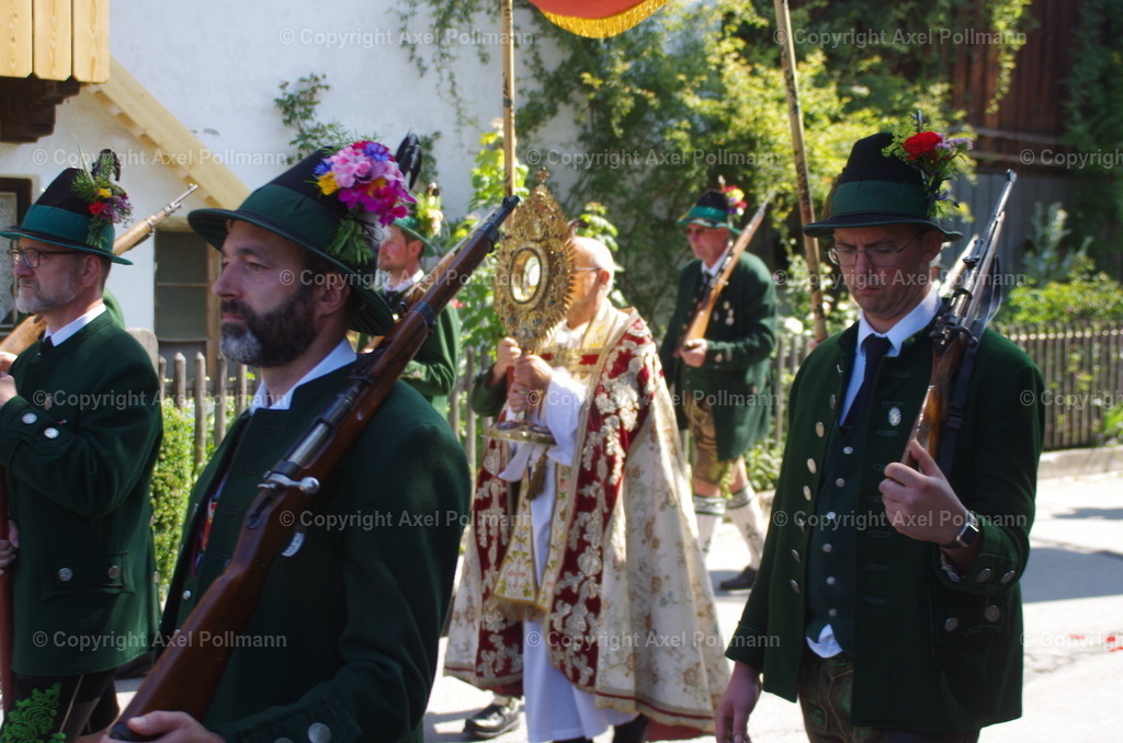 IMGP4189 | fotografiert von Axel PollmannLeonhardi Wallfahrt Benediktbeuern und Murnau, Fronleichnam, Fasching, Landschaft im Loisachtal und Benediktbeuern  - Realisiert mit Pictrs.com