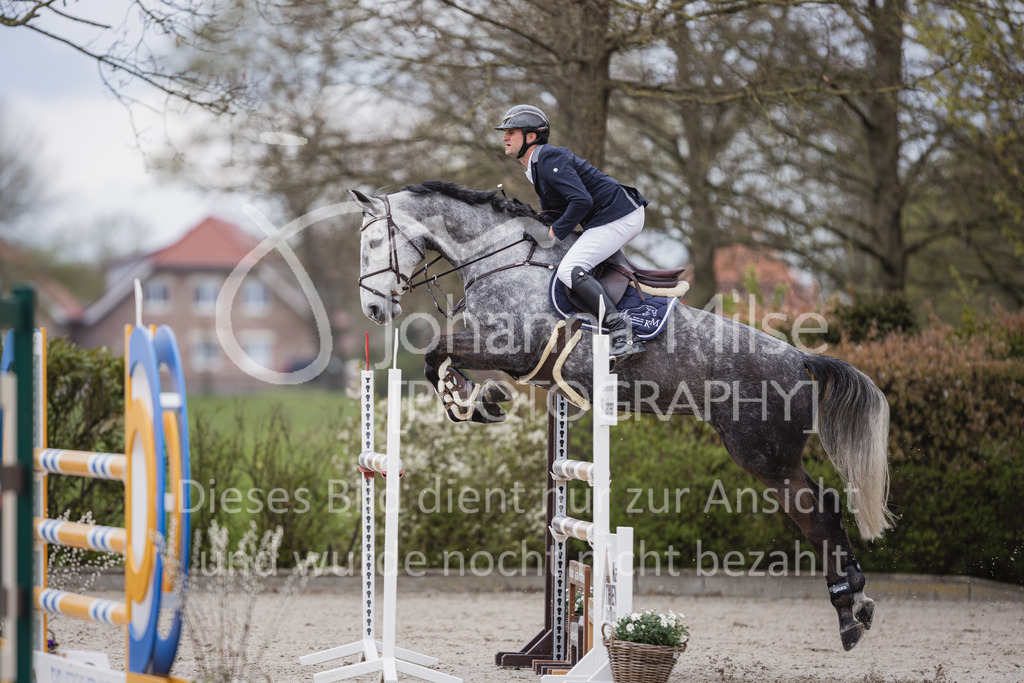 230426_HofSosath_M1-Spr-966 | Deine schönsten Turniermomente als professionelle Fotos! Entdecke hochwertige Pferdesport-Fotografie im Online-Shop. Jetzt Fotos finden & bestellen!