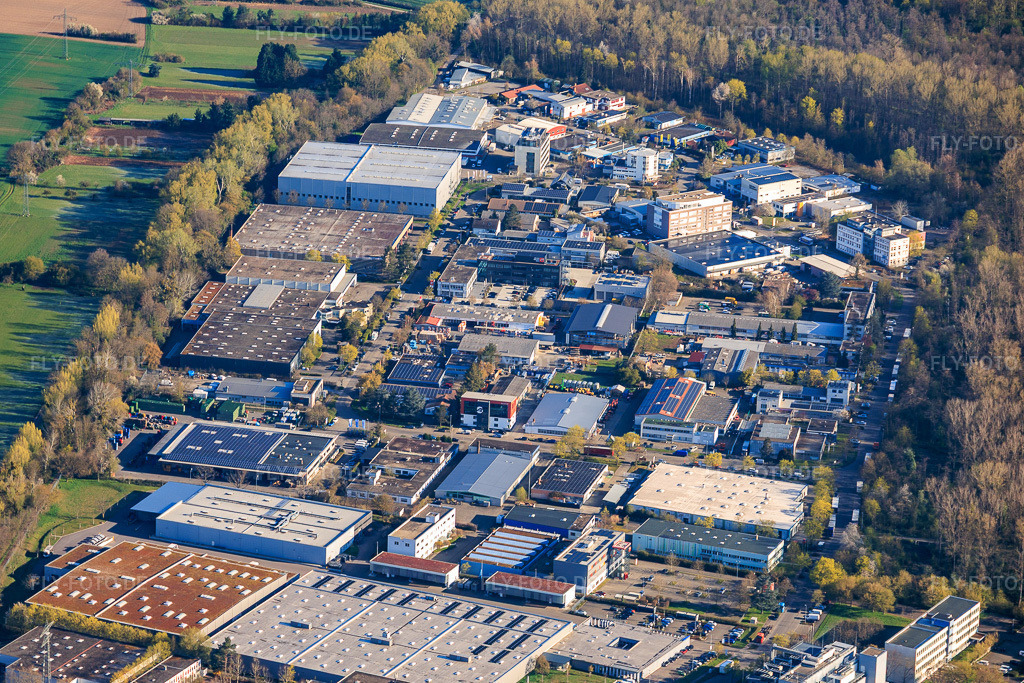 Luftbild: Gewerbegebiet An der Roßweid im Ortsteil Grötzingen in Karlsruhe im Bundesland Baden-Württemberg in Deutschland. Foto: IMG_153931.jpg vom 02.04.2026 durch Werner Riehm/FLY-FOTO.deAuflösung des Originals: 5366 x 3578 px