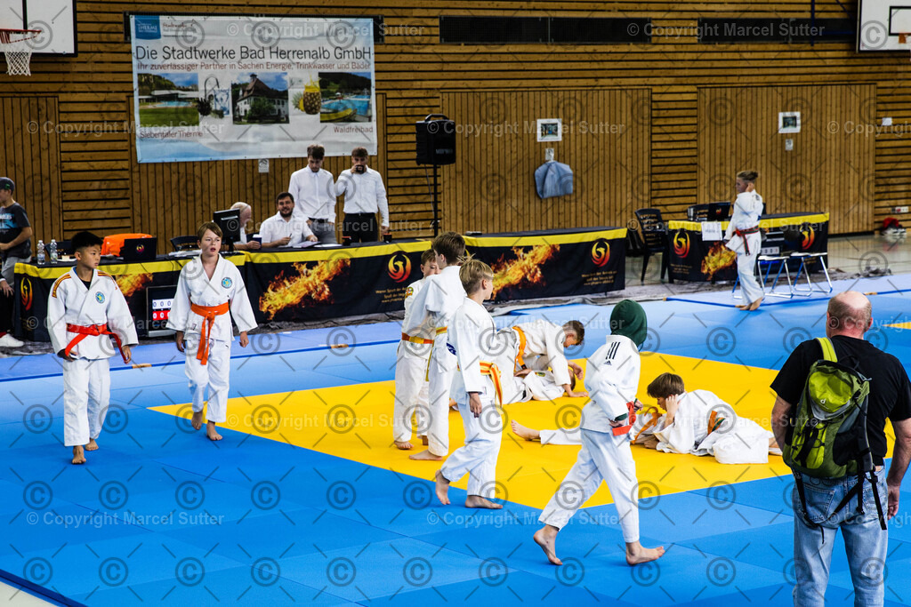 250921-102929-_G2A8866-MarcelSutter | Finde und bestelle deine Sport- und Eventfotos in höchster Qualität. Professionelle Aufnahmen von Wettkämpfen, Veranstaltungen und Outdoor-Events – schnell und einfach online bestellen. - Realisiert mit Pictrs.com