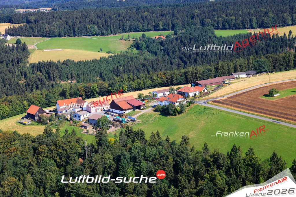 Die Luftaufnahme Roßlach - Wilhelmsthal wurde vom UL-Flugzeug (keine Drohne) aus fotografiert.Hohe Druck- Auflösung-die Geschenkidee!