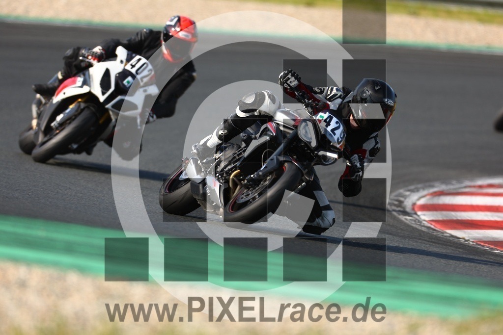0429-20250617_06101 | Schöne Erinnerungen an spannende Momente - das festzuhalten ist unser Job. PIXELrace.de ist seit 2003 auf den Rennstrecken Europas unterwegs um die Action draußen beim Fahren und die wunderbare Stimmung imm Fahrerlager für euch einzufangen.