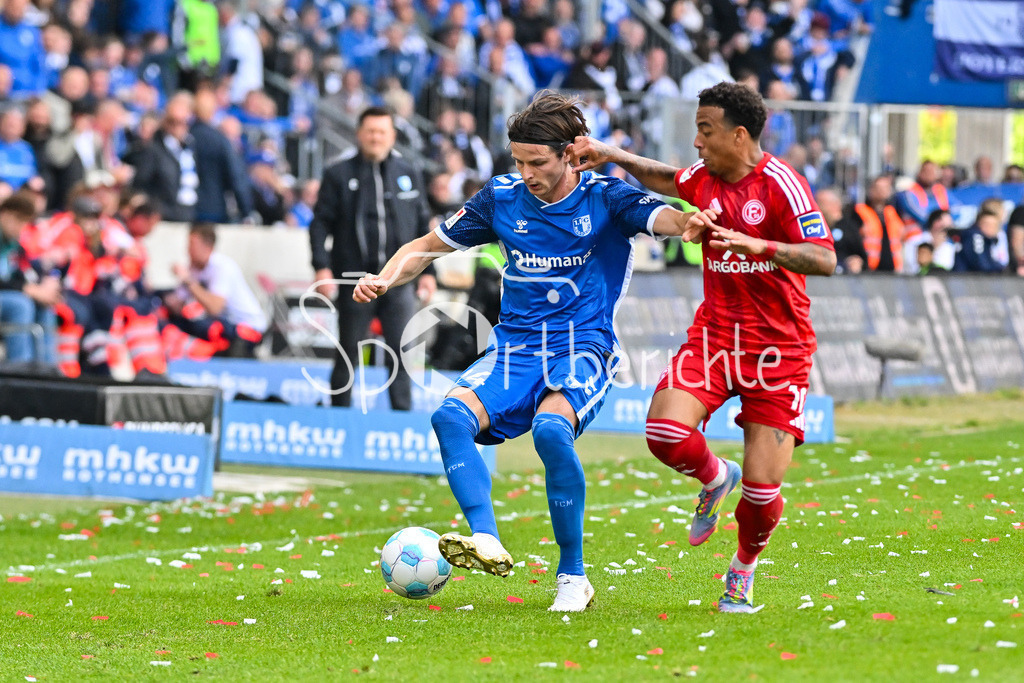 1. FC Magdeburg - Fortuna Düsseldorf | im Duell Jean HUGONET (FC Magdeburg 24) und Myron van BREDERODE (Fortuna Duesseldorf 10) / Zweikampf / 2. Bundesliga: 1. FC Magdeburg - Fortuna Duesseldorf, Avnet-Arena am 18.05.2025 / DFL REGULATIONS PROHIBIT ANY USE OF PHOTOGRAPHS AS IMAGE SEQUENCES AND/OR QUASI-VIDEO