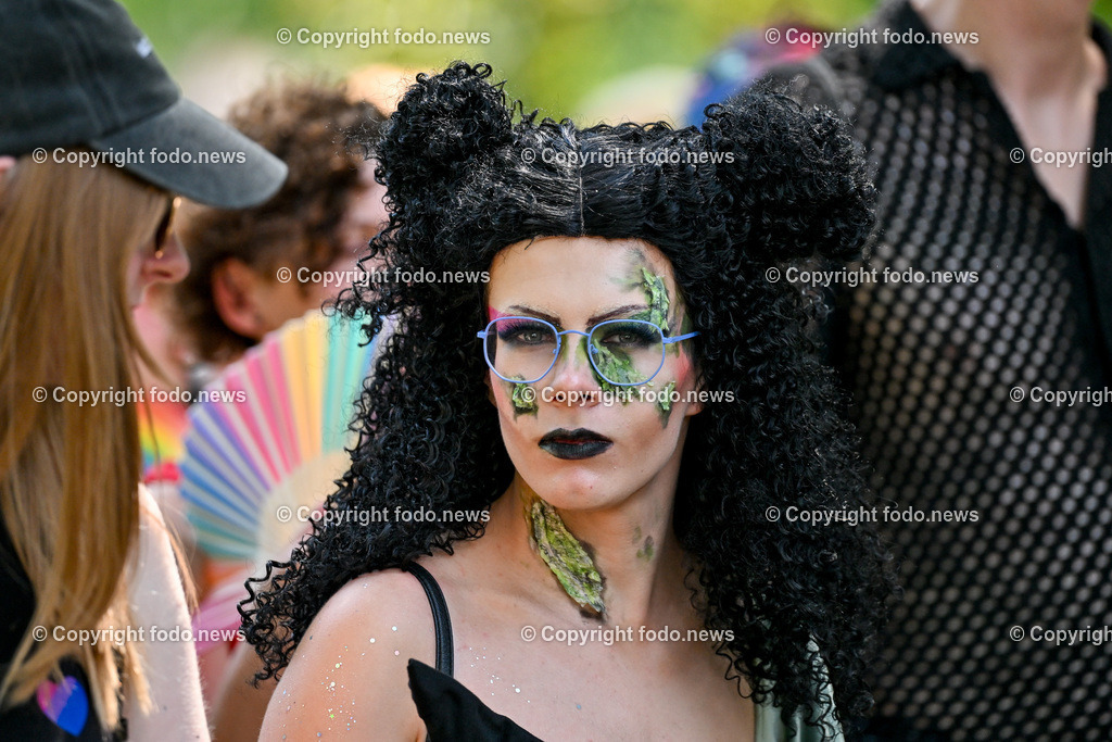 Linzpride 2024_ 06.07.2024-130 | 06.07.2024, Linz, AUT, Linzpride 2024, im Bild Teilnehmer an der Linz Pride 2024