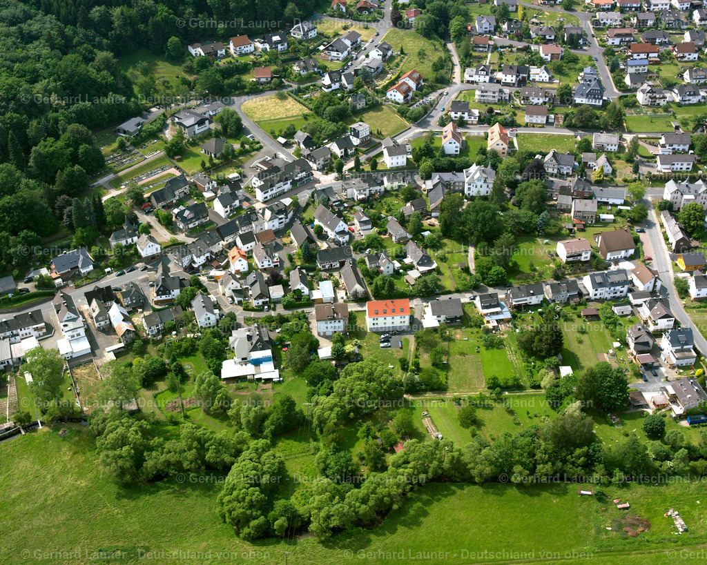 2611085 | STEINBRüCKEN 06.09.2006 Wohngebiet einer Einfamilienhaus- Siedlung  in Steinbrücken im Bundesland Hessen, Deutschland // Single-family residential area of settlement  in Steinbrücken in the state Hesse, Germany Foto: Gerhard Launer