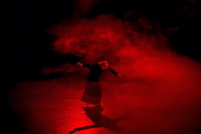 Tadashi Endo - Shinkai No Tamashii - Die toten Seelen | Digital Fotografie für großformatige FineArtPrint, im Gallus Theater Frankfurt am Main 2024, Butoh Tänzer Tadashi Endo: http://www.butoh-ma.de/
Digital photography for large format FineArtPrint, in Gallus Theater Frankfurt am Main 2024, Butoh dancer Tadashi Endo: http://www.butoh-ma.de/
 - Realisiert mit Pictrs.com