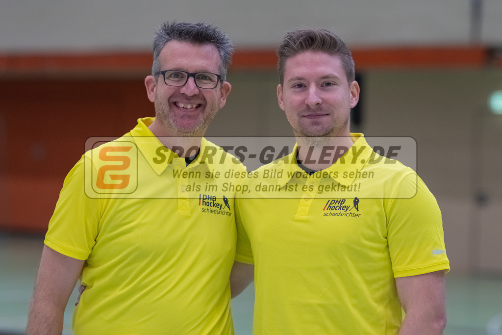 HK_20230108_102367 | 1. Bundesliga ( Halle ) Herren Crefelder HTC - Uhlenhorst Mülheim am 8.1.2023 Crefelder HTC  ( CHTC ), Krefeld , links P. Hippler ( SR ) rechts T. Hinsken ( SR )