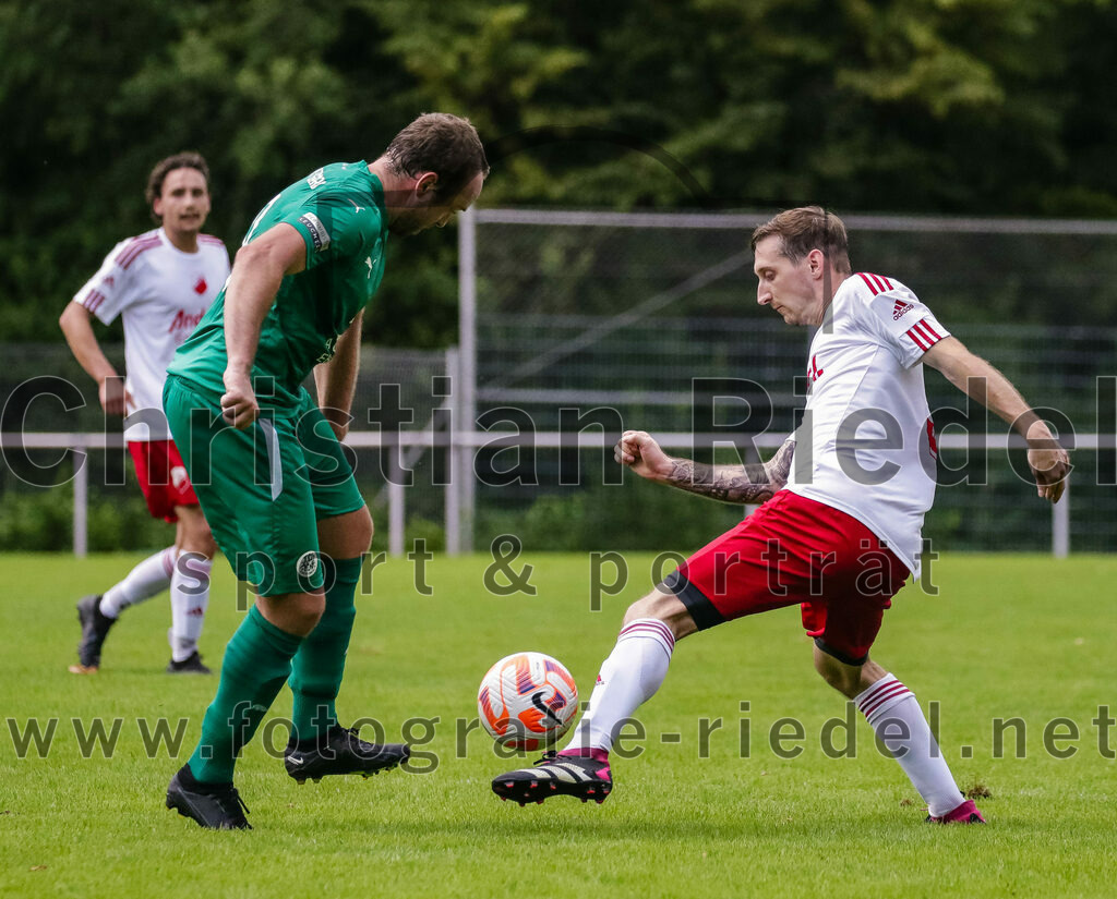 2023-08-26_087_TSV_Ebersberg_gegen_TSV_Oberpframmern | Ebersberg, Deutschland, 26.08.2023:
Fußball, Kreisliga 2023 / 2024, 2. Spieltag, TSV 1877 Ebersberg gegen TSV Oberpframmern, Endergebnis: 5:1

Georg Münch (TSV 1877 Ebersberg, #9), Viktor Pommer (TSV Oberpframmern, #3)

Foto: Christian Riedel / fotografie-riedel.net