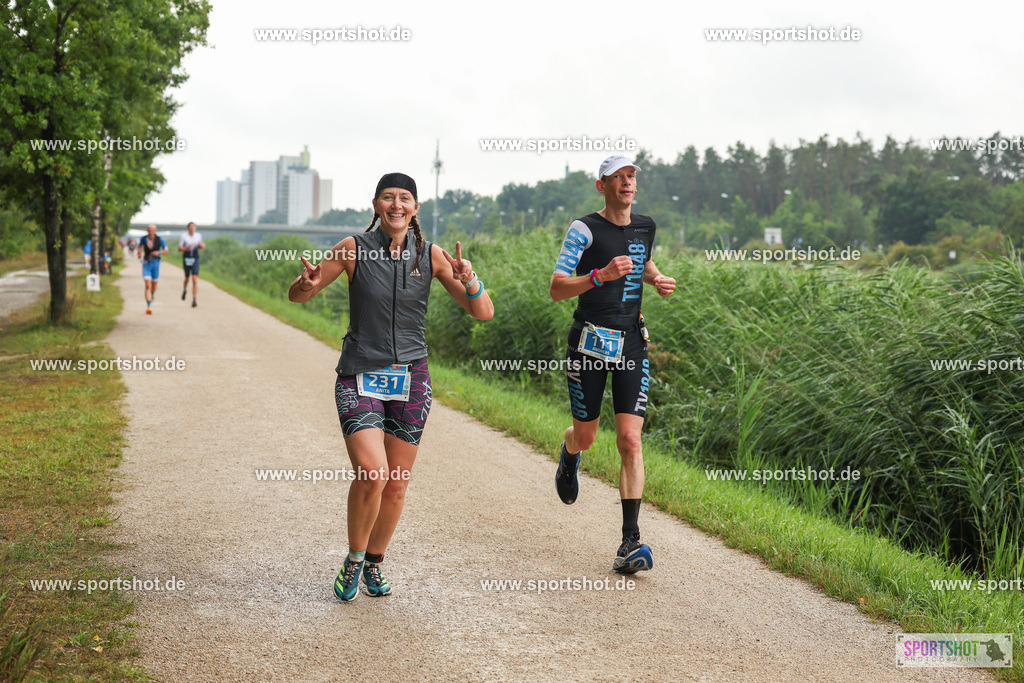 LUR_1821 | 34. M-net Erlanger Triathlon 2025 #erlangertriathlon  #mnettriathlon2025 #mnettriathlon #team #olympischedistanz #mitteldistanz #triathlon #maindonaukanal  #erlangertriathlon2025 #yourpictrs #tv1848 #tv1848erlangen  #triathlonbayern #sportinerlangen #demsportverbunden #sportshot_your_pictrs Copyright: www.sportshot.de