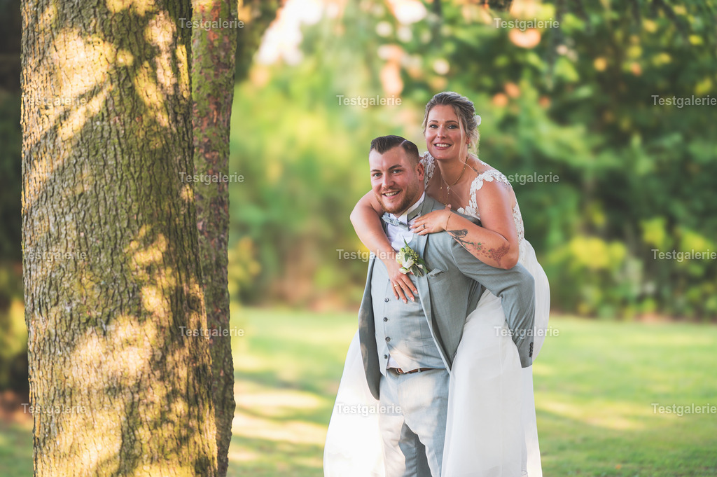 Hochzeit Lisa und Rick 381 von 555 | Professionelle Auftragsfotografie im Raum Celle & Umgebung. Hochzeiten, Geburtstage, Taufen Veranstaltungen, Websitefotos & mehr. Terminvereinbarungen unter +49 (0)1608554479