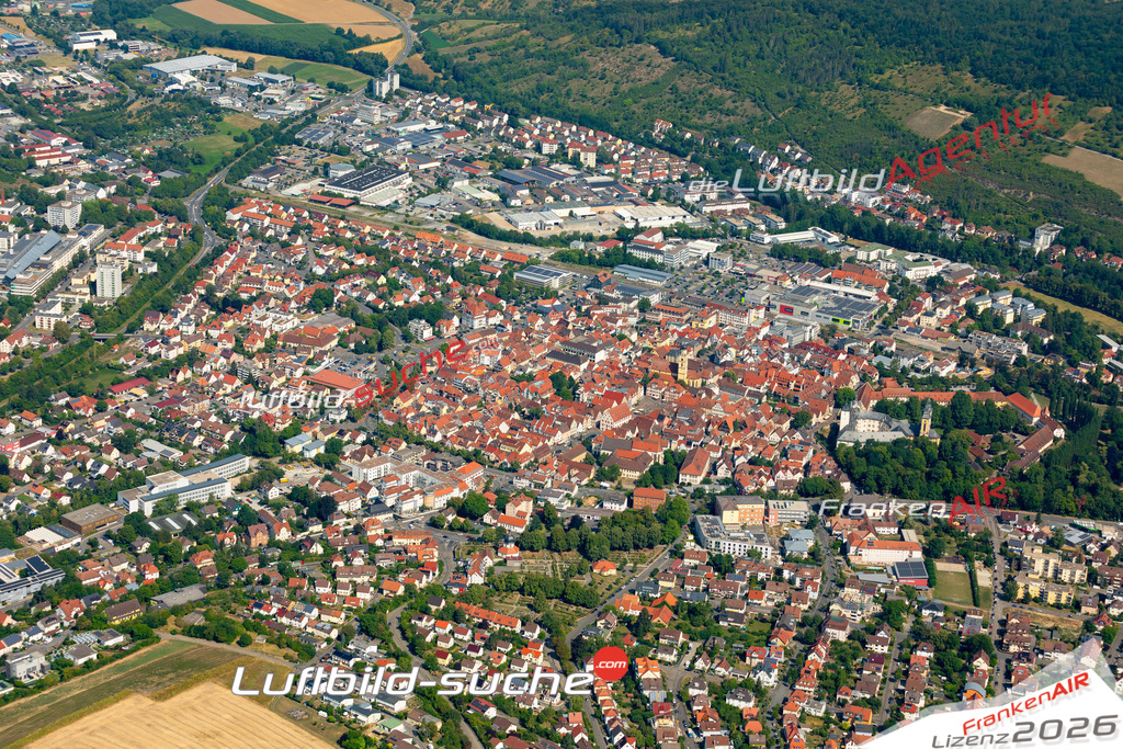 Das Luftbild zeigt :  Bad Mergentheim - Die Luftaufnahme wurde 2023 vom UL-Flugzeug aus erstellt ( keine Drohne ) - Hochauflösende Luftaufnahme - Für grossformatige Ausdrucke geeignet. Die Geschenkidee !Mit Lizenz und Bildrechte bestellbar