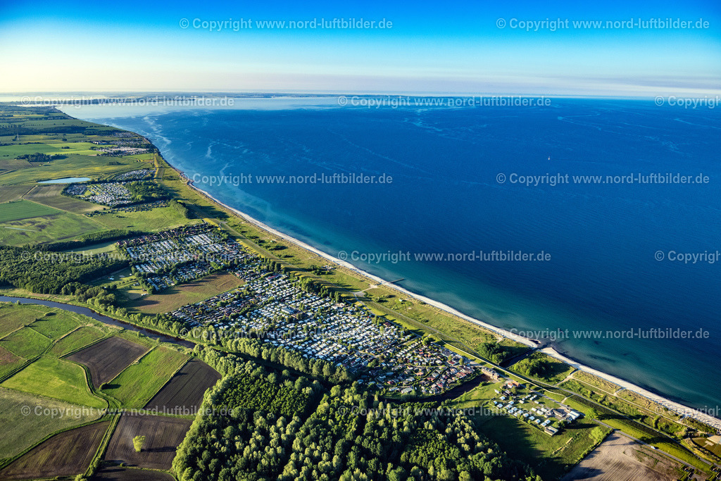 Dahme_Camping_Campingplatz_ELS_8663030622 | DAHME 03.06.2022 Wohnwagen und Zelte- Campingplatz - und Zeltplatz " Eurocamping ZEDANO " in Dahme an der Ostseeküste im Bundesland Schleswig-Holstein, Deutschland. Weiterführende Informationen bei: Eurocamping ZEDANO. // Camping with caravans and tents in Dahme at the baltic coast in the state Schleswig-Holstein, Germany. Further information at: Eurocamping ZEDANO. Foto: Martin Elsen