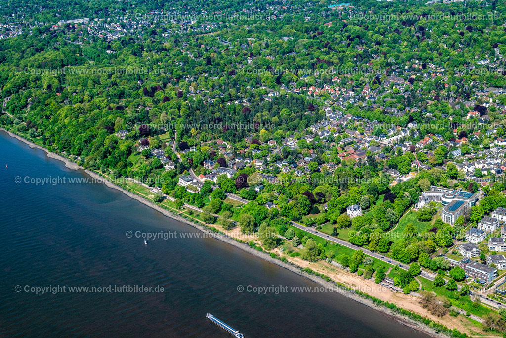Hamburg_Nienstedten_ELS_5391010525 | HAMBURG 01.05.2025 Ortskern am Uferbereich des Elbe - Flußverlaufes im Ortsteil Nienstedten in Hamburg, Deutschland. // Village on the banks of the area Elbe - river course in the district Nienstedten in Hamburg, Germany. Foto: Martin Elsen