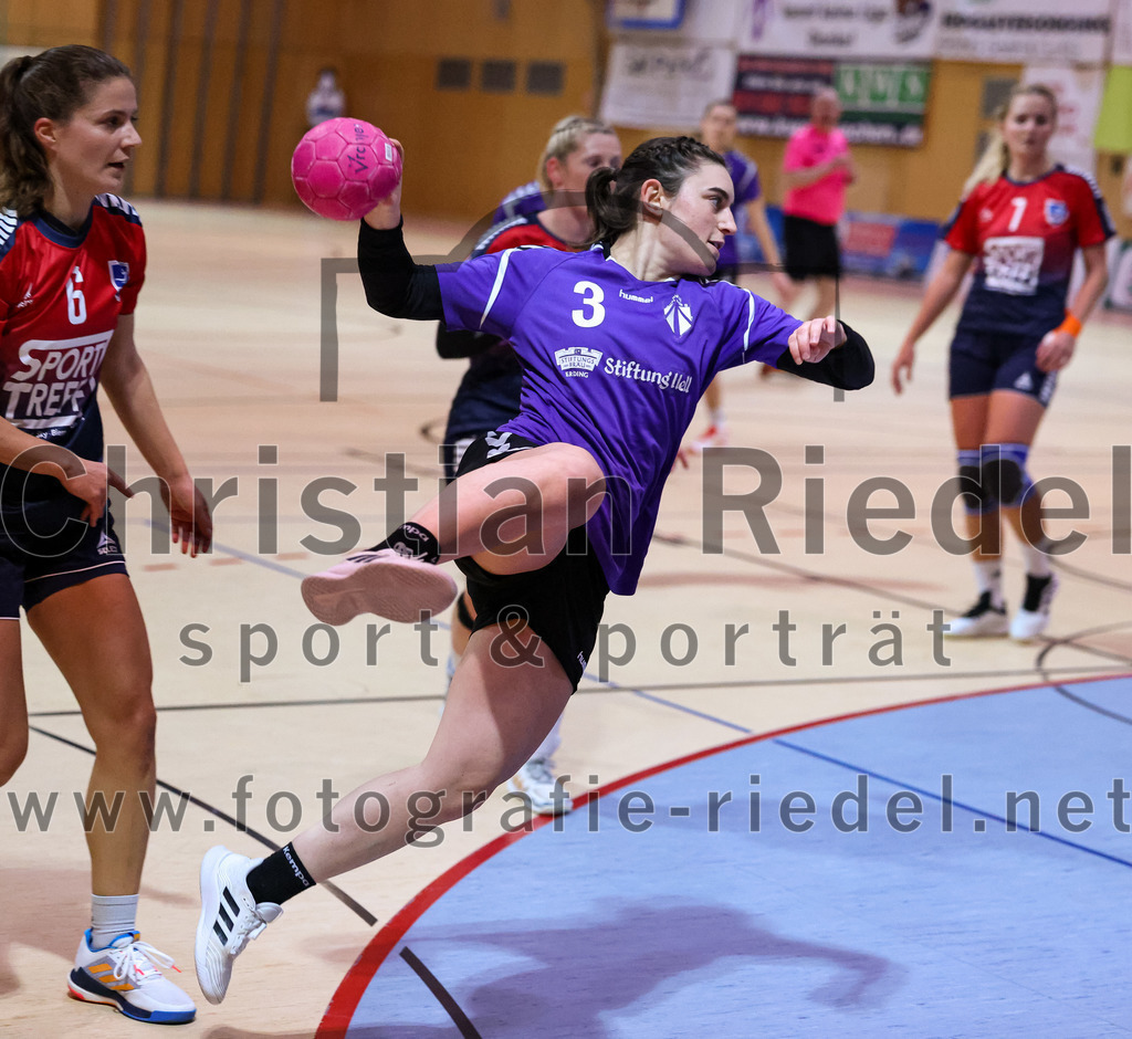 2022-11-19_041_SpVgg_Altenerding_gegen_HC_Donau-Paar | Erding, Deutschland, 19.11.2022:
Handball, Bezirksoberliga Frauen Altbayern 2022 / 2023, 5. Spieltag, SpVgg Altenerding gegen HC Donau/Paar, Endergebnis: 22:33

Marion Hederer (HC Donau/Paar, #6),Katharina Künstner (SpVgg Altenerding, #3)

Foto: Christian Riedel / fotografie-riedel.net