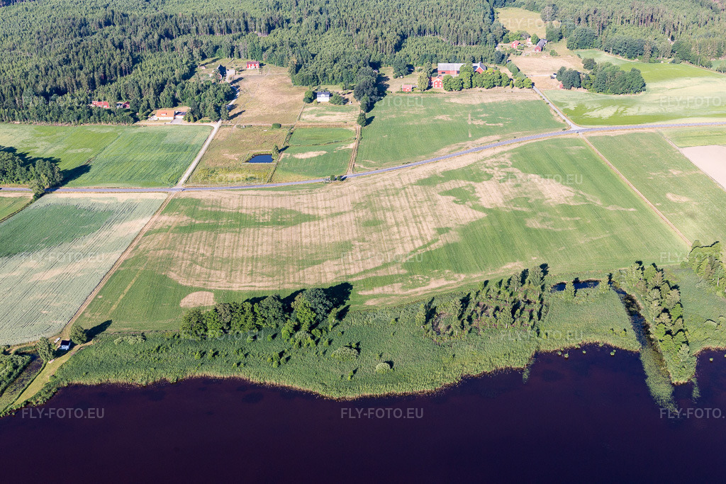 Vue aérienne: Vue de la ville à Hunna dans le département Kronoberg, Suède. Photo: IMG_108193.jpg prise le 28/06/2018 par Werner Riehm/FLY-FOTO.euRésolution de l'original: 5472 x 3648 px