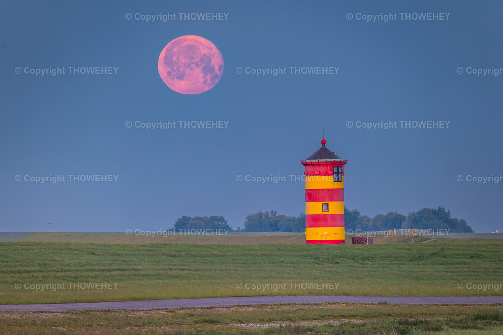 Junivollmond am Pilsumer Leuchtturm | thowehey - Realisiert mit Pictrs.com