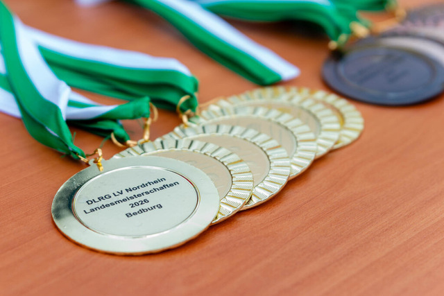 DLRG, Wettkampf, Rettungssport, Landesverbandsmeisterschaften 2026 13.06.2026 | Bedburg, Deutschland - June, 13: Goldmedallien der Landesverbandsmeisterschaften 2026 im MonteMare Bedburg. (Foto: Benedikt Lang (DLRG) - Realisiert mit Pictrs.com