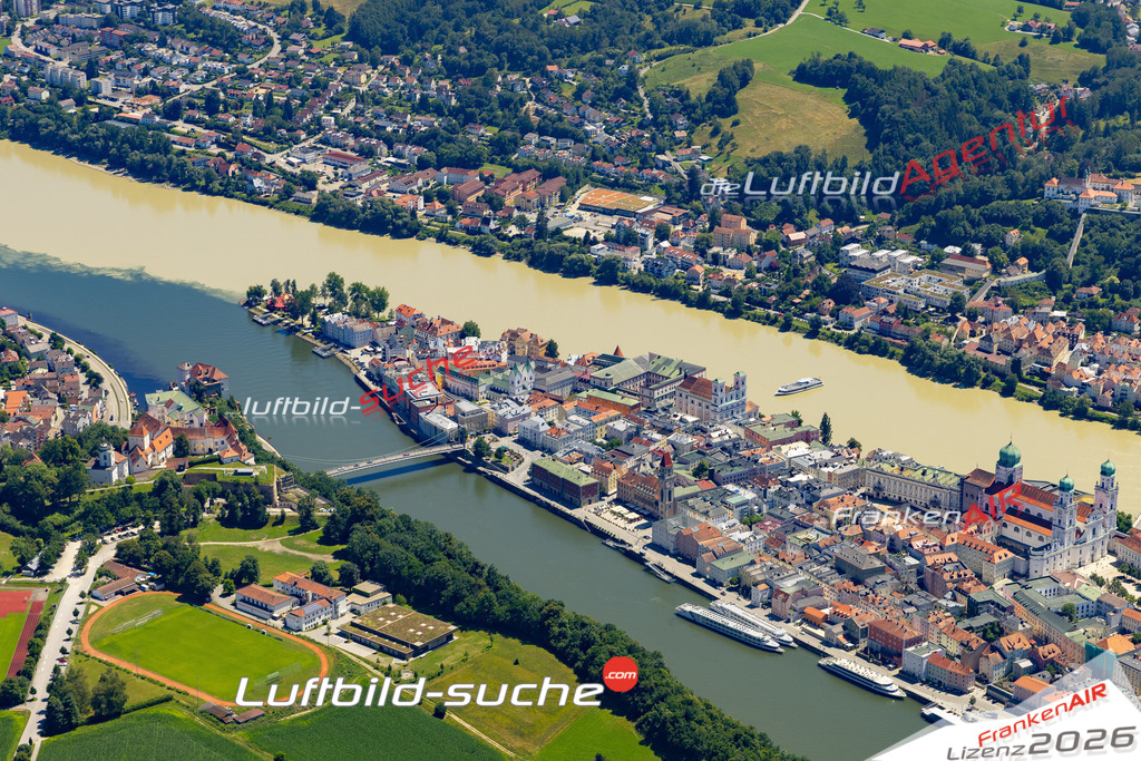 Die Luftaufnahme Altstadt - Passau wurde 2022 vom Flugzeug aus (keine Drohne) erstellt. Hohe Auflösung -für große Poster und Wandbilder geeignet - Garantiert!
