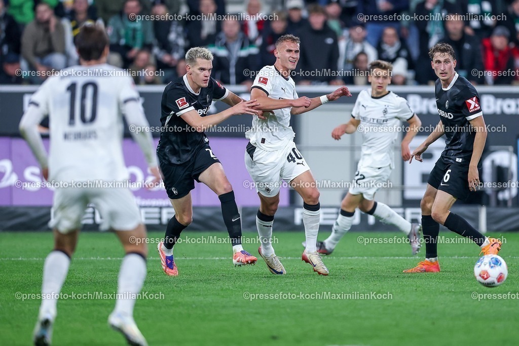 BMG05102501098 | 05.10.2025, Fußball, Borussia Mönchengladbach - SC Freiburg, 1. Fußball Bundesliga, Borussia-Park, Saison 2025 2026: Matthias Ginter&nbsp;(SC Freiburg #28) im Zweikampf gegen  Jan Urbich (Borussia Mönchengladbach #40)  DFB regulations prohibit any use of photographs as image sequences and or quasi-video.