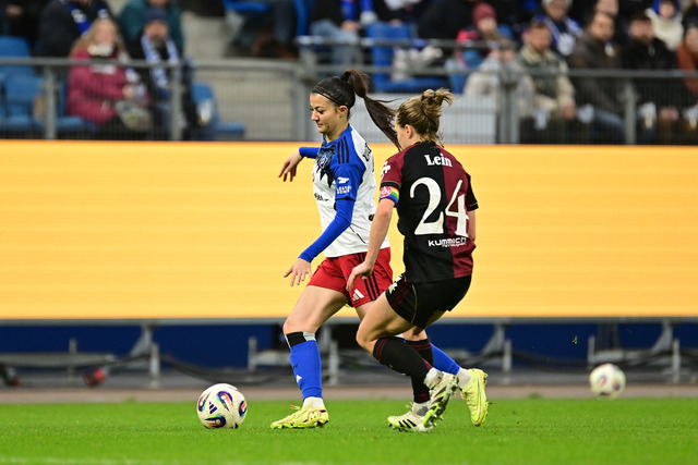 Fußball I Frauen I Saison 2025-2026 I Bundesliga I 10. Spieltag I Hamburger SV - 1. FC Nürnberg I 48402 | Vildan Kardesler (7, Hamburger SV) Nastassja Lein (24, 1. FC Nürnberg) - Realisiert mit Pictrs.com