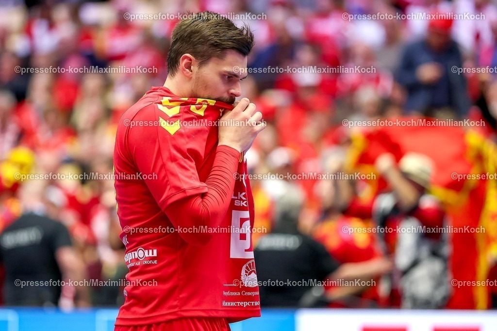 EHF18012601120 | 18.01.2026, Handball, Men's EHF EURO 2026, Portugal - Nordmazedonien, Jyske Bank Boxen in Herning, Dänemark, Preliminary Round:  Martin Serafimov (North Macedonia #77)  reagiert nach dem 29:29 Unentschieden