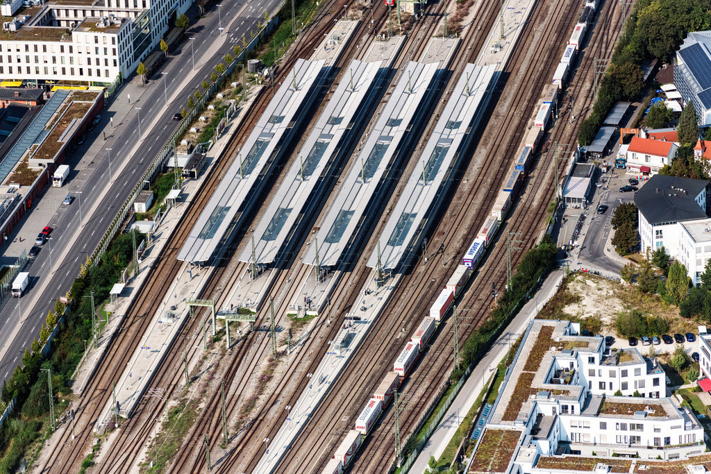 dr__0055891.jpg | MüNCHEN 17.09.2020 Gleisverlauf und Bahnhofsgebäude der Deutschen Bahn am Bahnhof München-Pasing in München im Bundesland Bayern, Deutschland. // Station railway building of the Deutsche Bahn on Bahnhof Muenchen-Pasing in Munich in the state Bavaria, Germany. Foto: Daniel Reiter