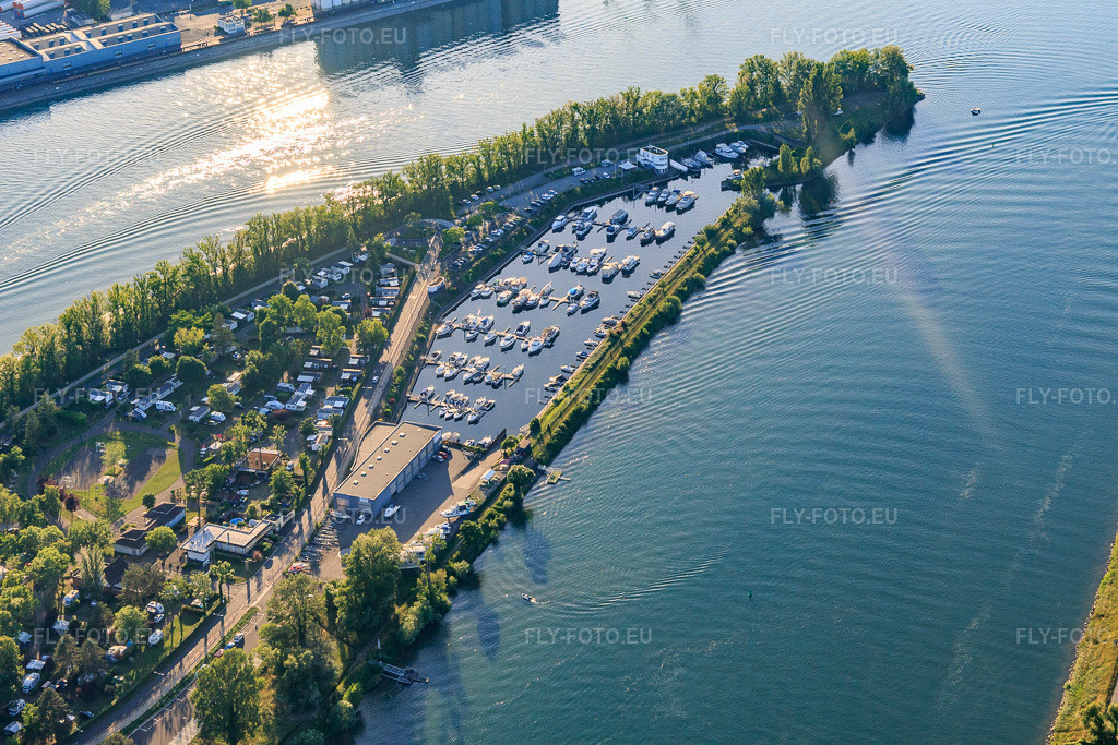 Vue aérienne: Port de plaisance - Fuchs Hafen - Marina sur l'Île du Rhin : Port de plaisance du Nautic Club Ile Du Rhin sur le Rhin à Biesheim dans le département Haut-Rhin, France – .Photo: IMG_147840.jpg prise le 30/05/2025 par Werner Riehm/FLY-FOTO.eu – Résolution de l'original: 5472 x 3648 px – ncir-ski.com is ready. The content is to be added