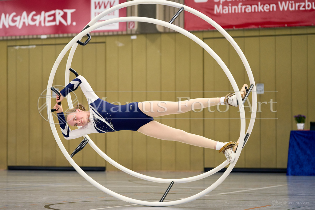 B-DSC01504 | Professionelle Sportfotografie in Hamburg, Schleswig-Holstein und Niedersachsen – spezialisiert auf Rhönrad, Geräteturnen, Leistungsturnen und rhythmische Sportgymnastik. Bundesweite Begleitung von Rhönrad-Events. Jetzt Sport-Fotos - Realisiert mit Pictrs.com
