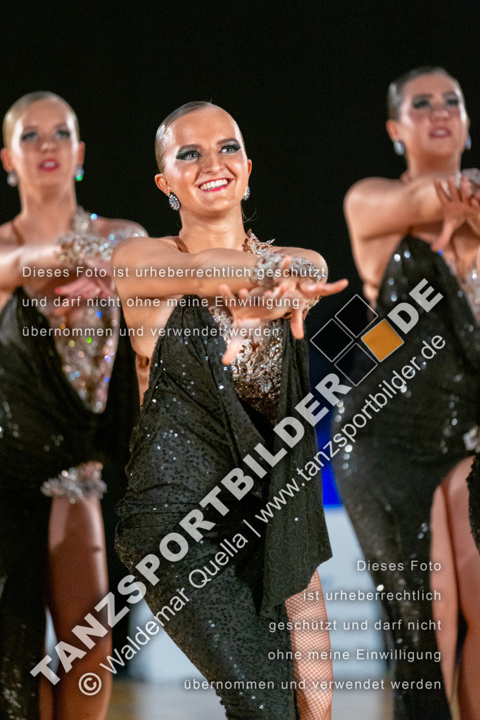20250504-01755 | Hier finden Sie Tanz Bilder vom Latein und Standard Formationen tanzen. Sportbilder vom Tanzsport. Schöne Fotos und von Weltmeisterschaft, Europameisterschaft, Bundesliga, Regionalliga, Oberliga und Landesliga sowie von GOC Stuttgart, DanceComp, WM Bremen
