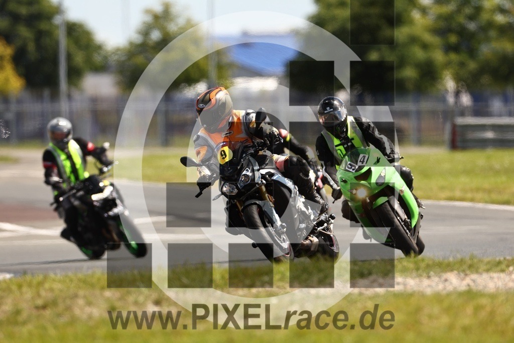 inst09-20240617_02144 | Schöne Erinnerungen an spannende Momente - das festzuhalten ist unser Job. PIXELrace.de ist seit 2003 auf den Rennstrecken Europas unterwegs um die Action draußen beim Fahren und die wunderbare Stimmung imm Fahrerlager für euch einzufangen.