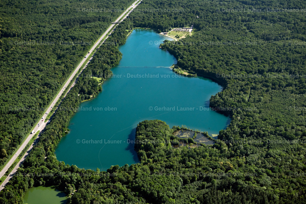 4033976 | OPFINGEN 30.06.2020 Waldgebiete am Ufer des See " Opfinger See " in Opfingen im Bundesland Baden-Württemberg, Deutschland. // Forests on the shores of Lake " Opfinger See " in Opfingen in the state Baden-Wuerttemberg, Germany. Foto: Gerhard Launer