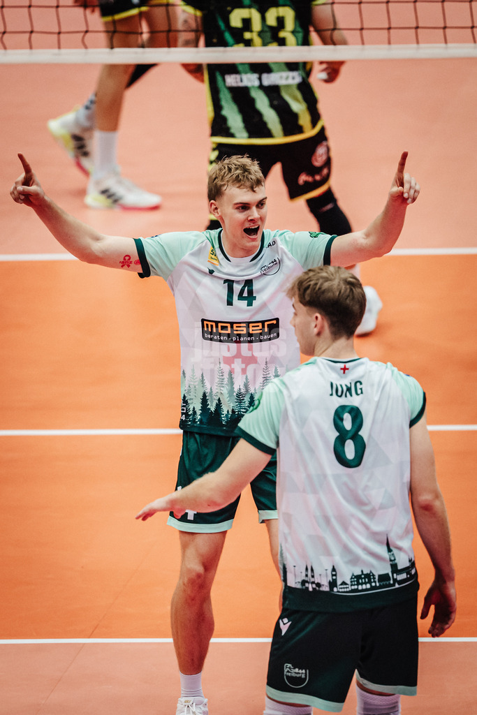 Volleyball | Herren | Saison 2025/2026 | Volleyball Ligacup | FT 1844 Freiburg vs. Helios GRIZZLYS Giesen | 12.10.2024 | Charles Figy (#14, FT 1844 Freiburg) jubelt