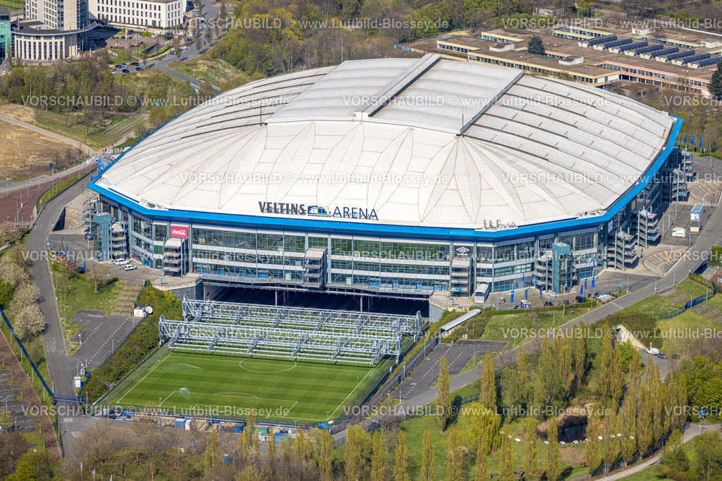 Gelsenkirchen220402780 | Luftbild, Veltins-Arena Bundesligastadion des FC Schalke 04 mit geschlossenem Dach und ausgefahrenem Spielfeld Rasen, Erle, Gelsenkirchen, Ruhrgebiet, Nordrhein-Westfalen, Deutschland