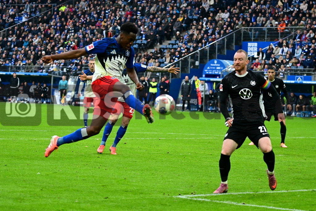 KBS Picture_HSV-Wolfsburg_012 | Lokonga Albert Sambi (HSV) mit Riesenchance gegen Arnold Maximilian (VfL Wolfsburg) ,Sportplatz :  Volksparkstadion, - Realisiert mit Pictrs.com